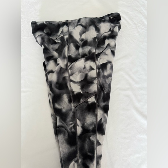 Lululemon Speed Up‎ Crop 21" Blush Blossom Alpine White Black Size 10 - Picture 10 of 12